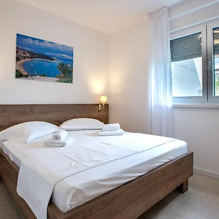 B&m Rab-lopar Apartmanhotel *