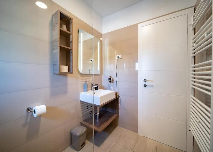 Hotel de apartamente B&m Rab-lopar