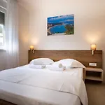B&m Rab-lopar Aparthotel 4*