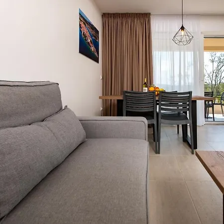 B&m Rab-lopar Hotel apartamentowy