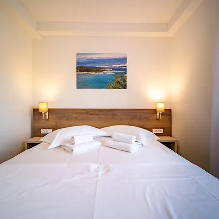 B&m Rab-lopar Hotel apartamentowy *