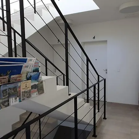 B&m Rab-lopar Hotel apartamentowy