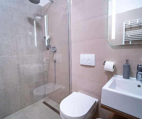 B&m Rab-lopar Aparthotel